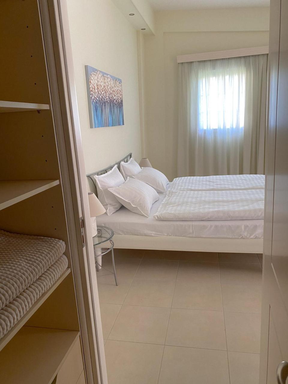 Nostrana Village Apartments Koszkinú Szoba fotó