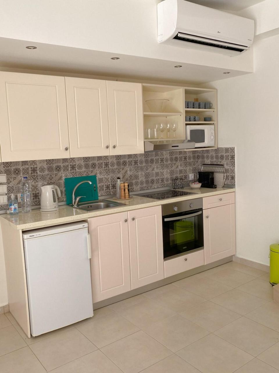 Nostrana Village Apartments Koszkinú Szoba fotó