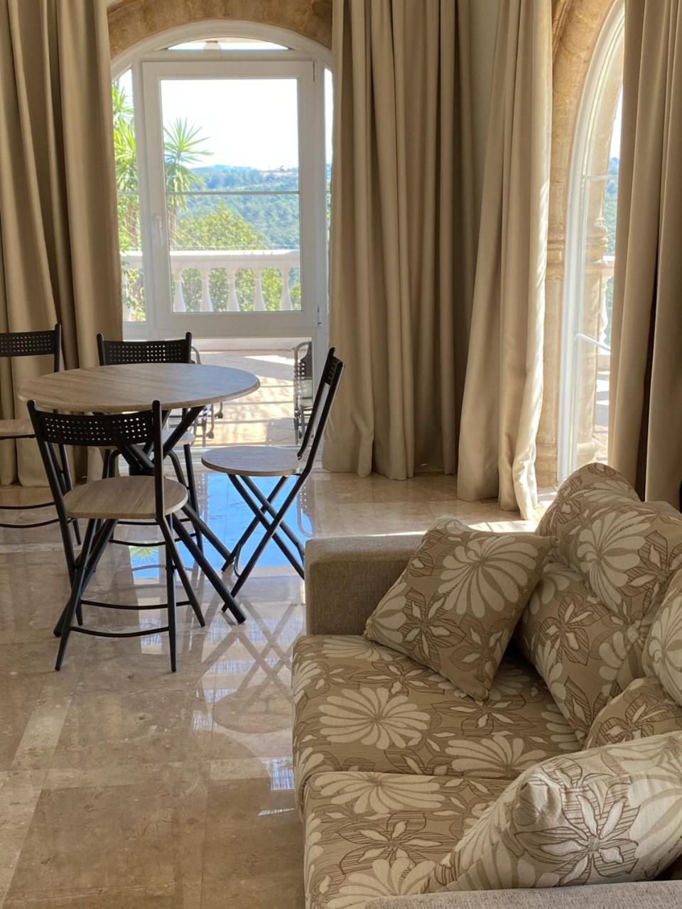 Nostrana Village Apartments Koszkinú Szoba fotó